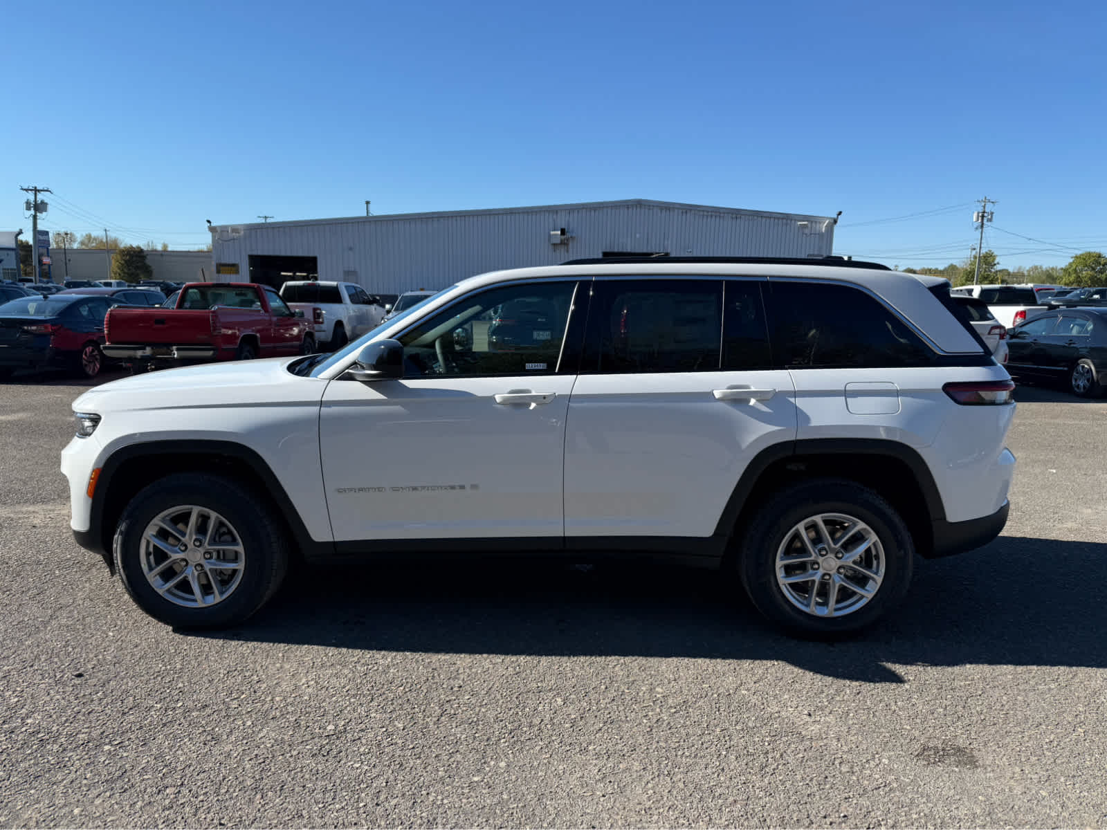 2025 Jeep Grand Cherokee Laredo X photo 2