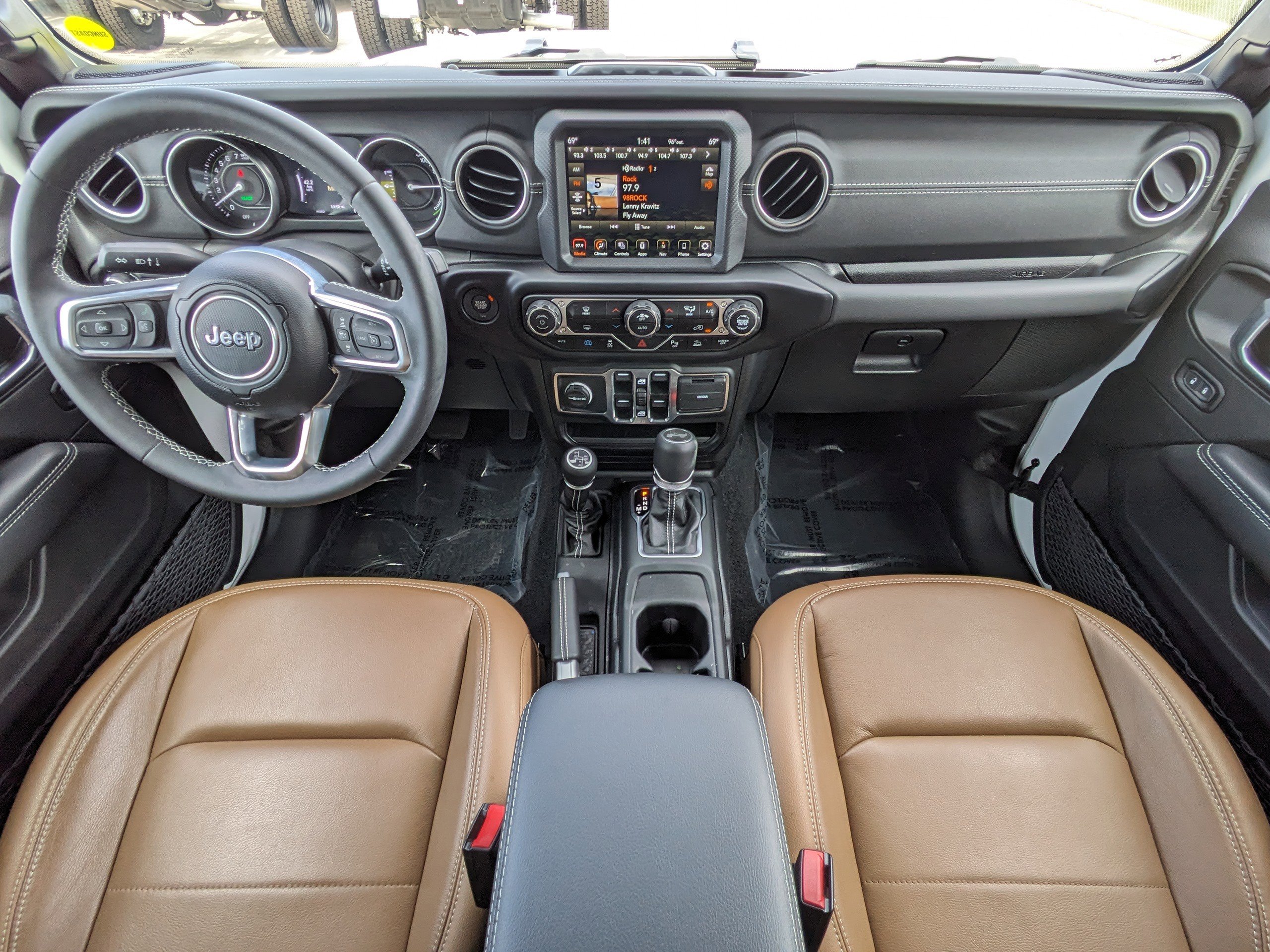 2023 Jeep Wrangler Sahara 4xe photo 14