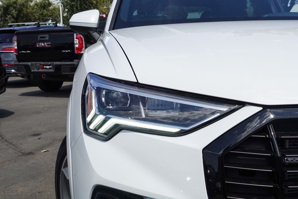2025 Audi Q3 S line Premium photo 4