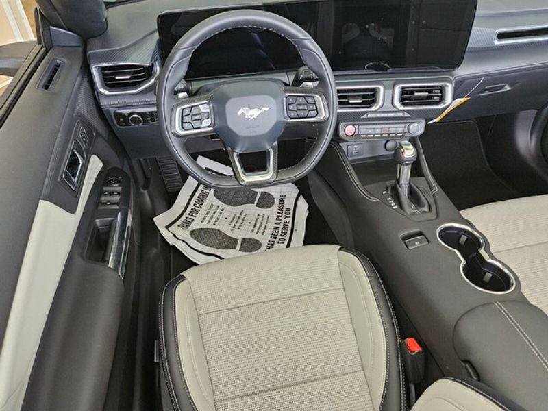 2025 Ford Mustang GT Premium Convertible photo 7