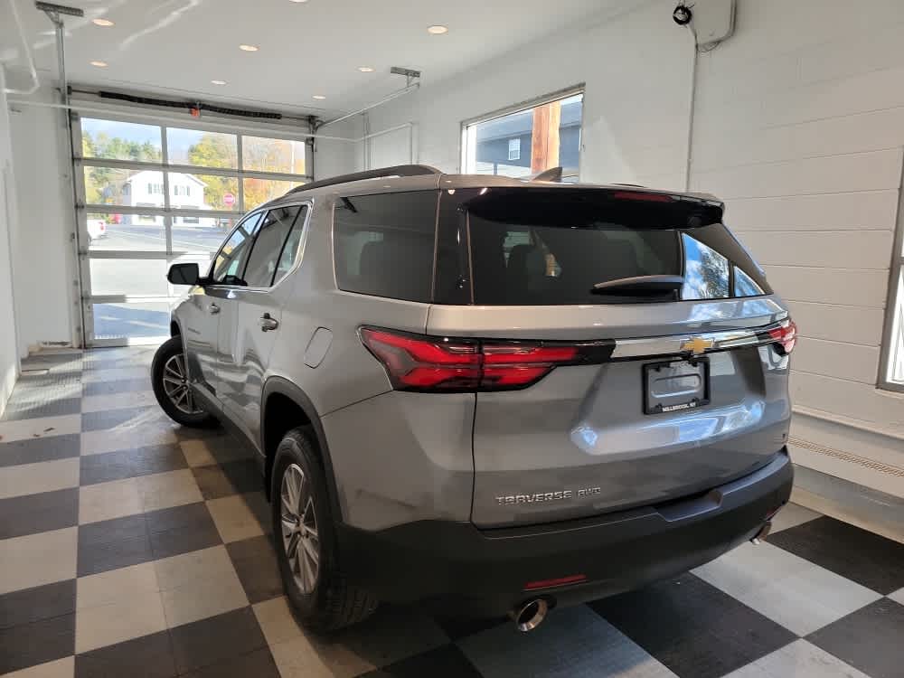 2023 Chevrolet Traverse Cloth photo 2