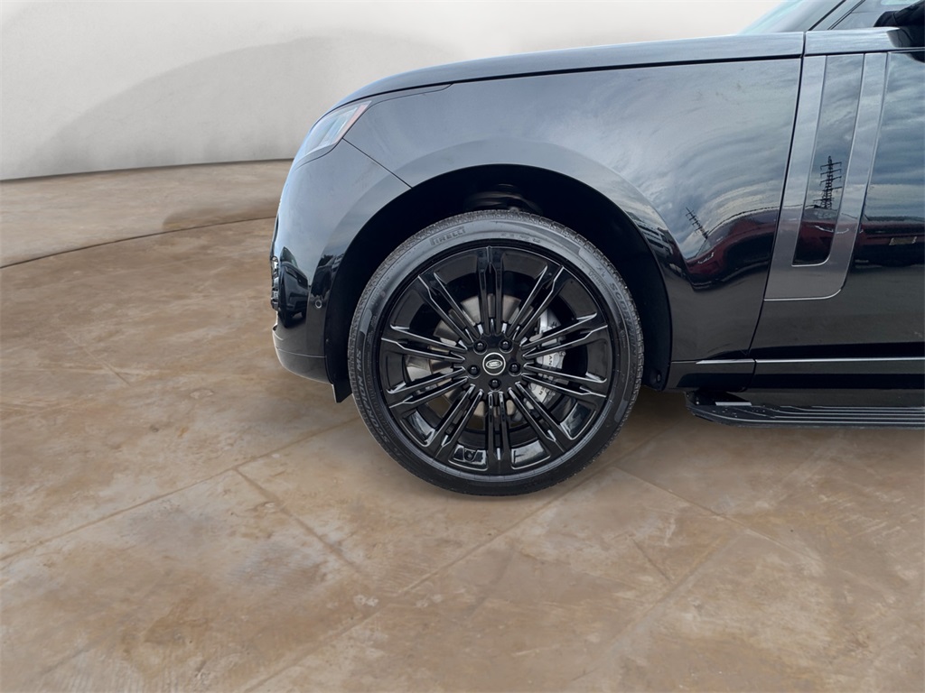 2025 Land Rover Range Rover SE photo 12