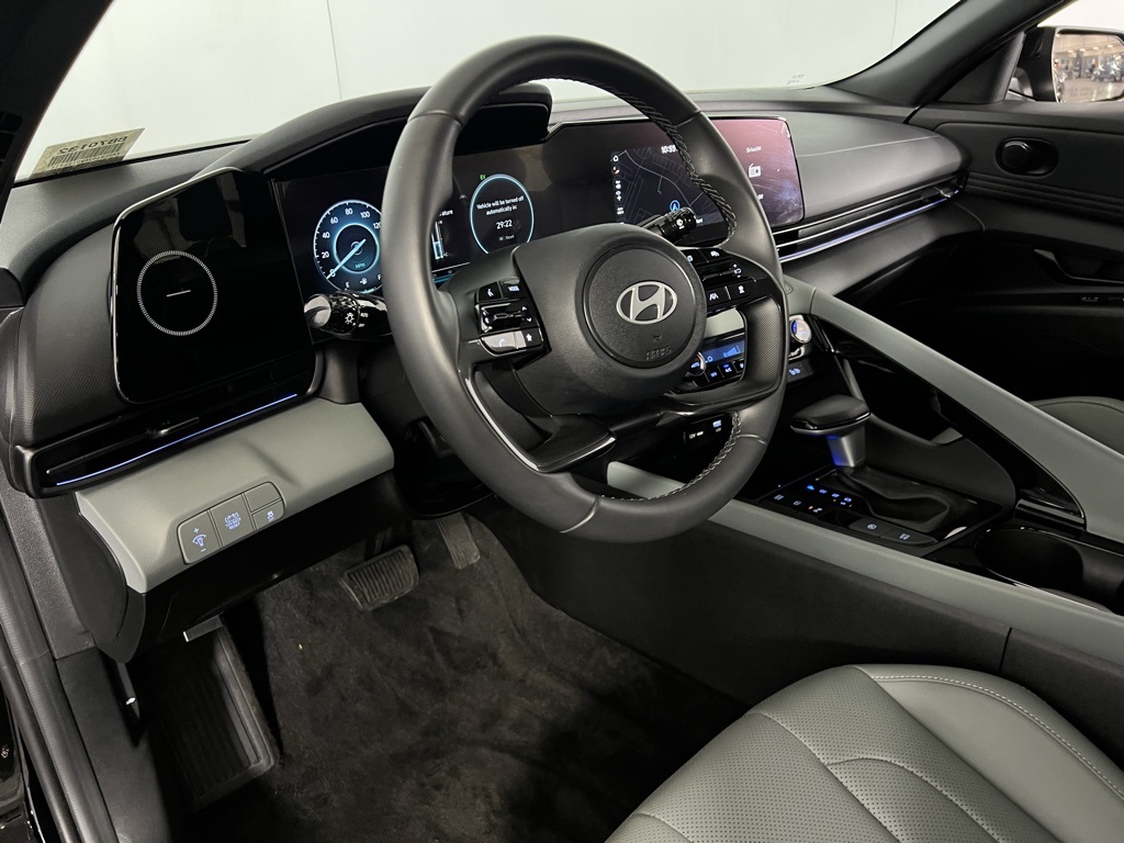2024 Hyundai Elantra Hybrid Limited photo 18