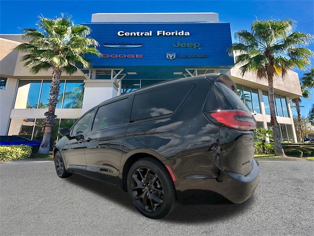 2026 Chrysler Pacifica Limited photo 3