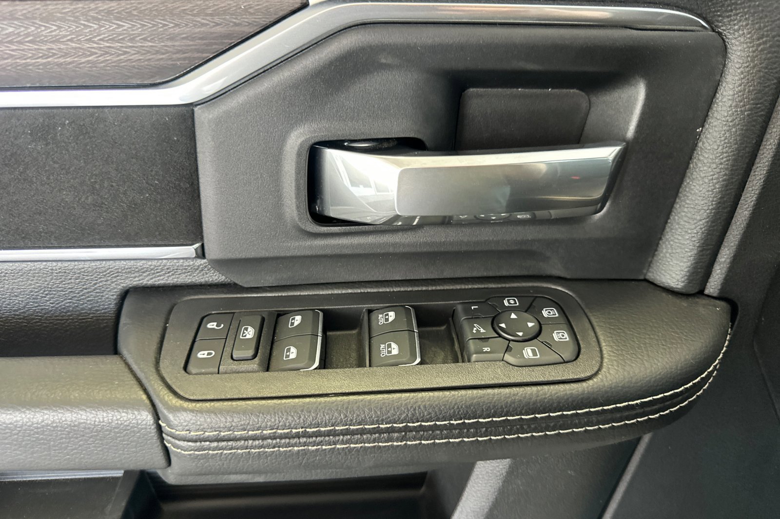 2025 Ram 2500 Laramie photo 11