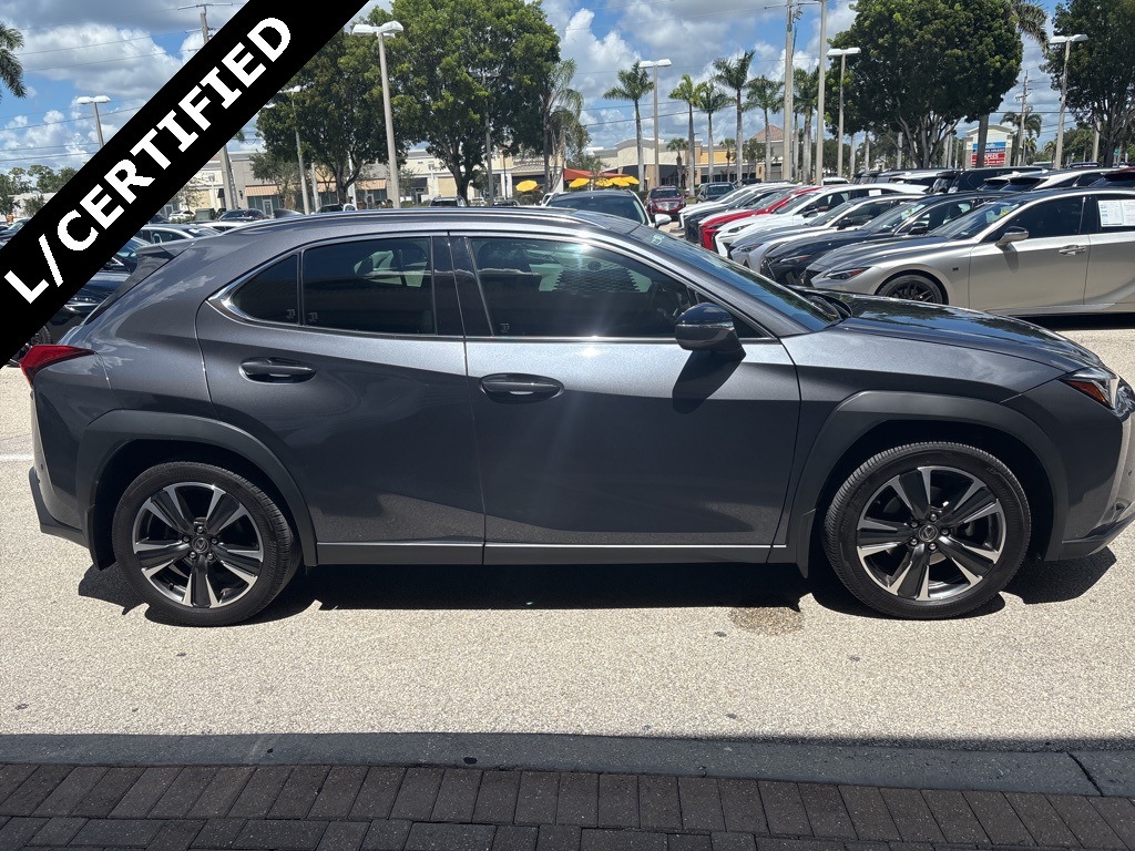 2022 Lexus UX 200 photo 4