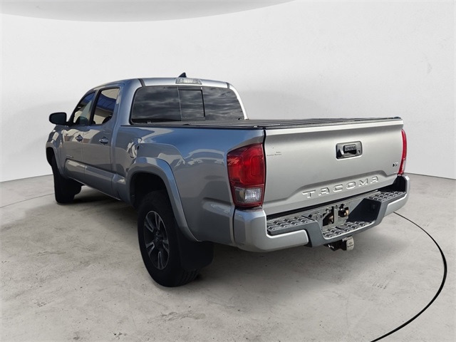 2017 Toyota Tacoma SR5 TRD Sport photo 3