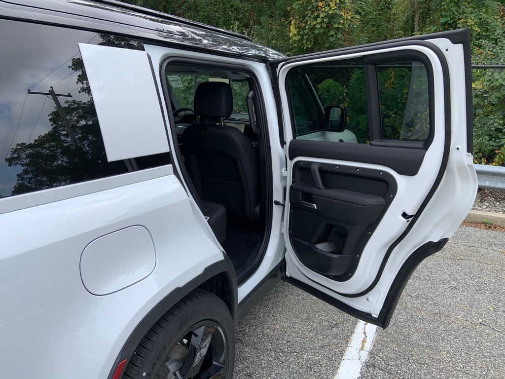 2026 Land Rover Defender 110 S photo 16