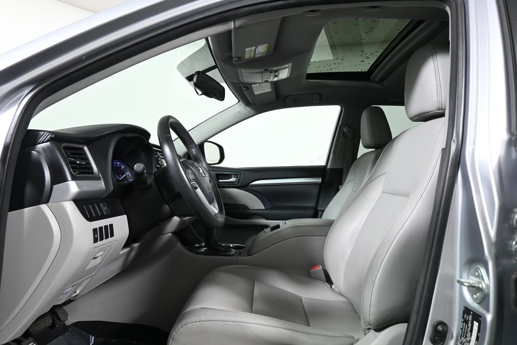 2015 Toyota Highlander Base Hybrid photo 3