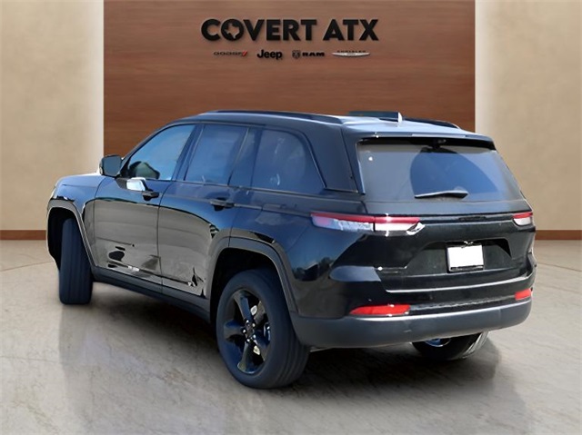 2025 Jeep Grand Cherokee Limited photo 3