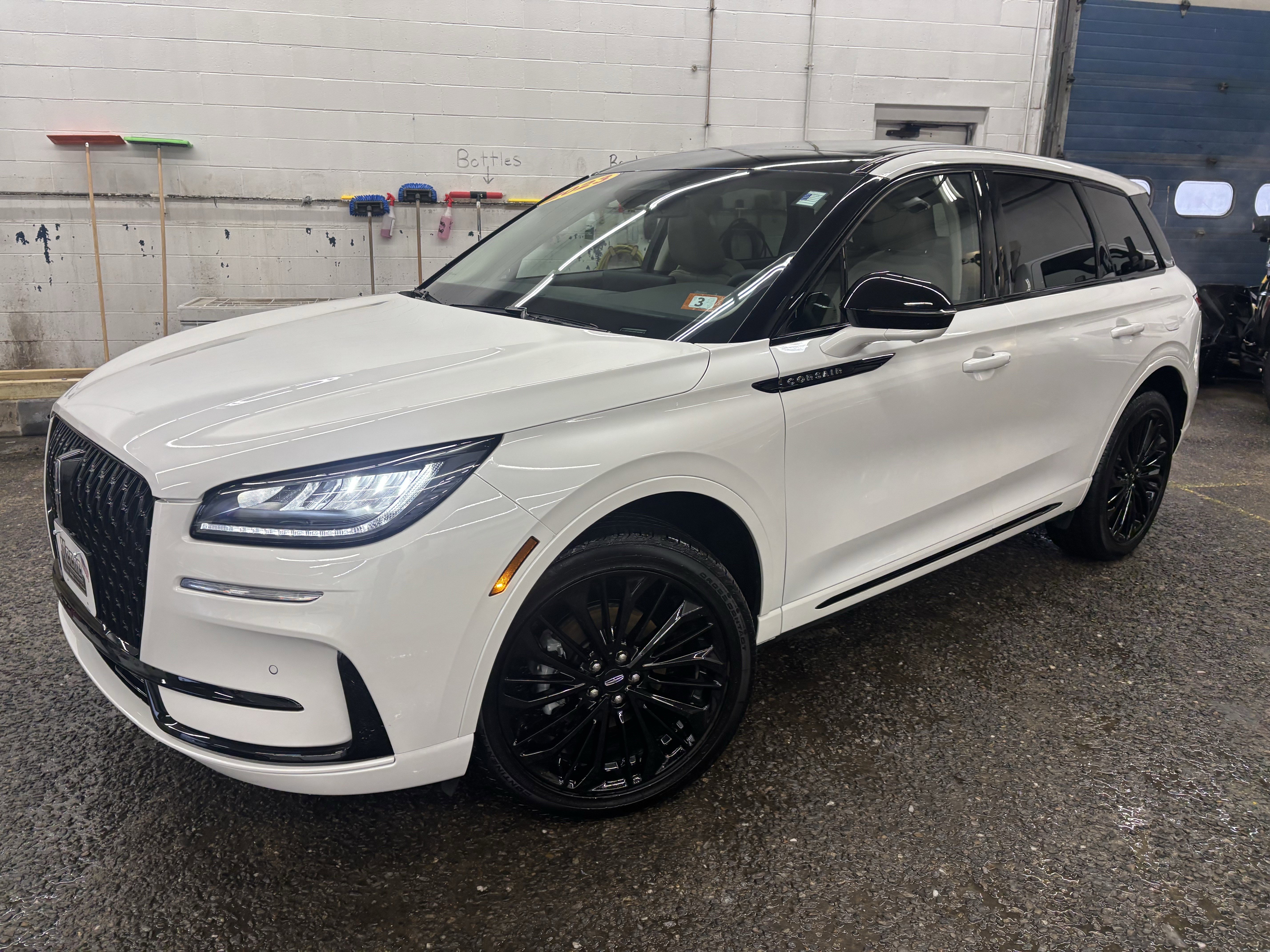 2023 Lincoln Corsair Base's photo