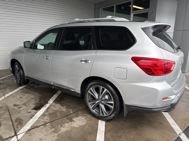 2017 Nissan Pathfinder Platinum photo 4