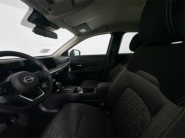 2025 Nissan Kicks SV photo 19