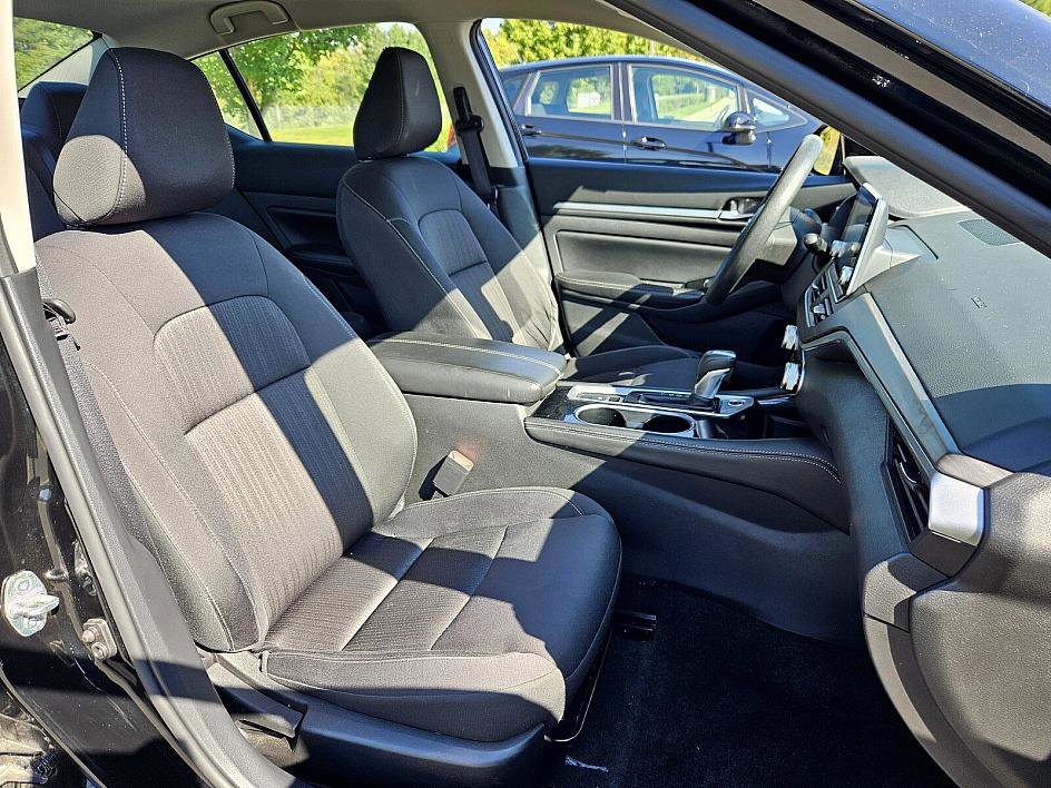 2023 Nissan Altima 2.5 SV photo 12