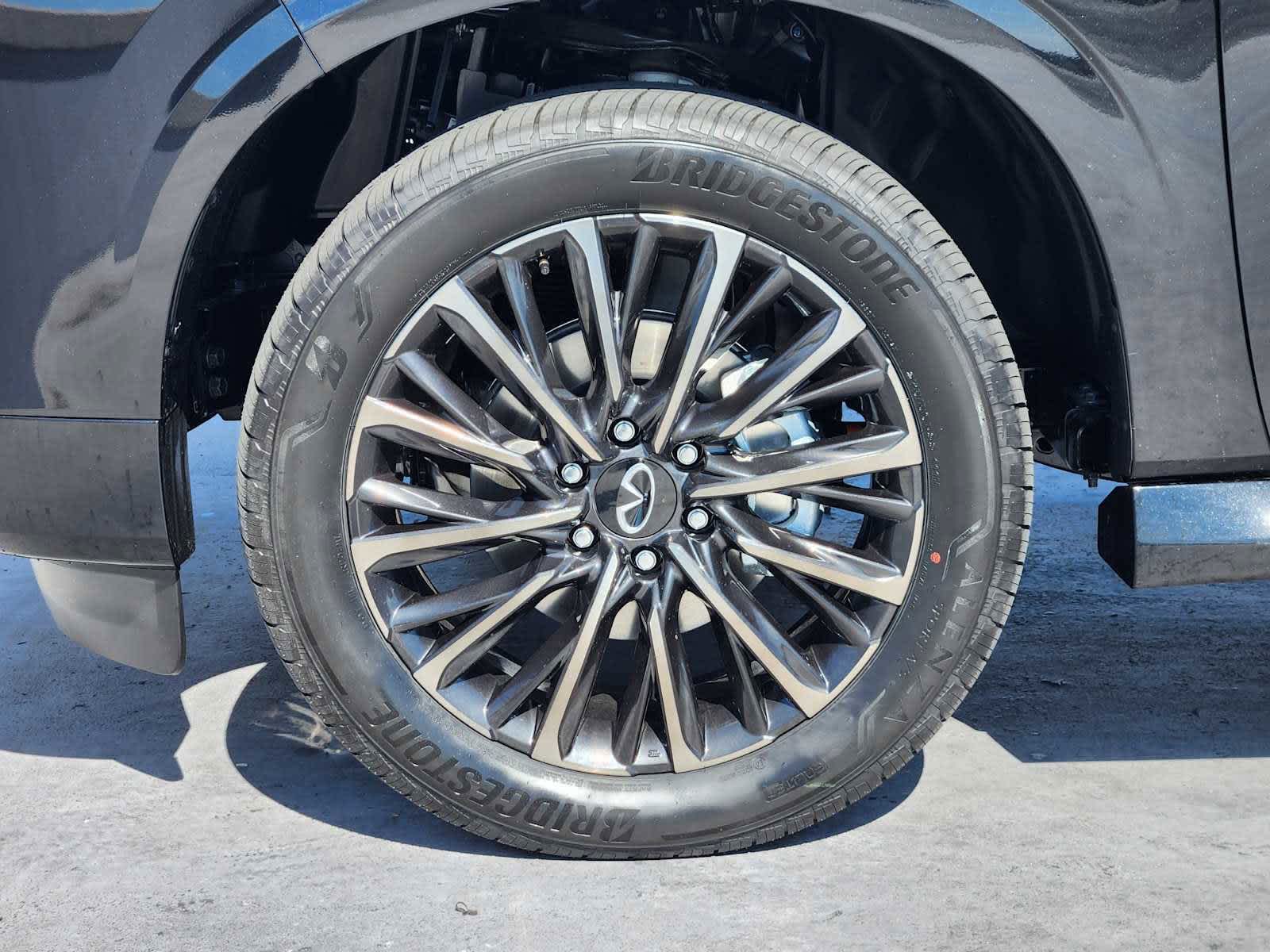 2025 Infiniti QX80 photo 7