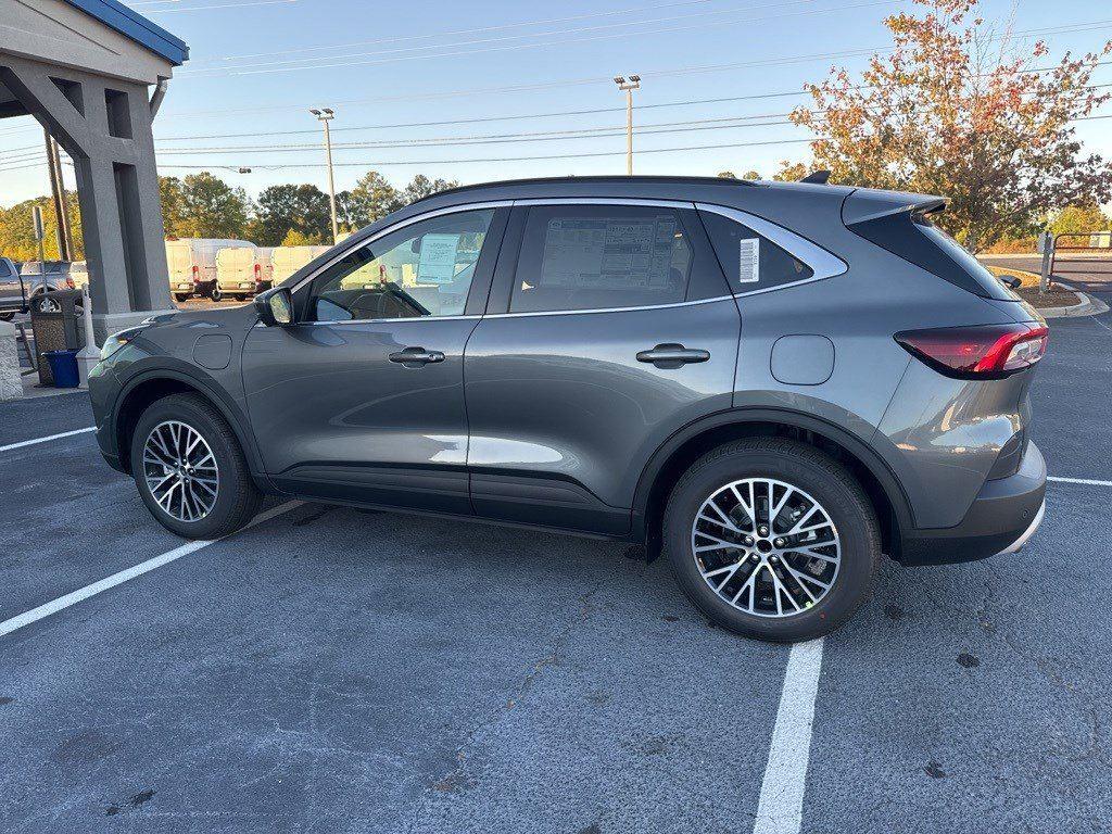 2025 Ford Escape Plug-In Hybrid photo 3