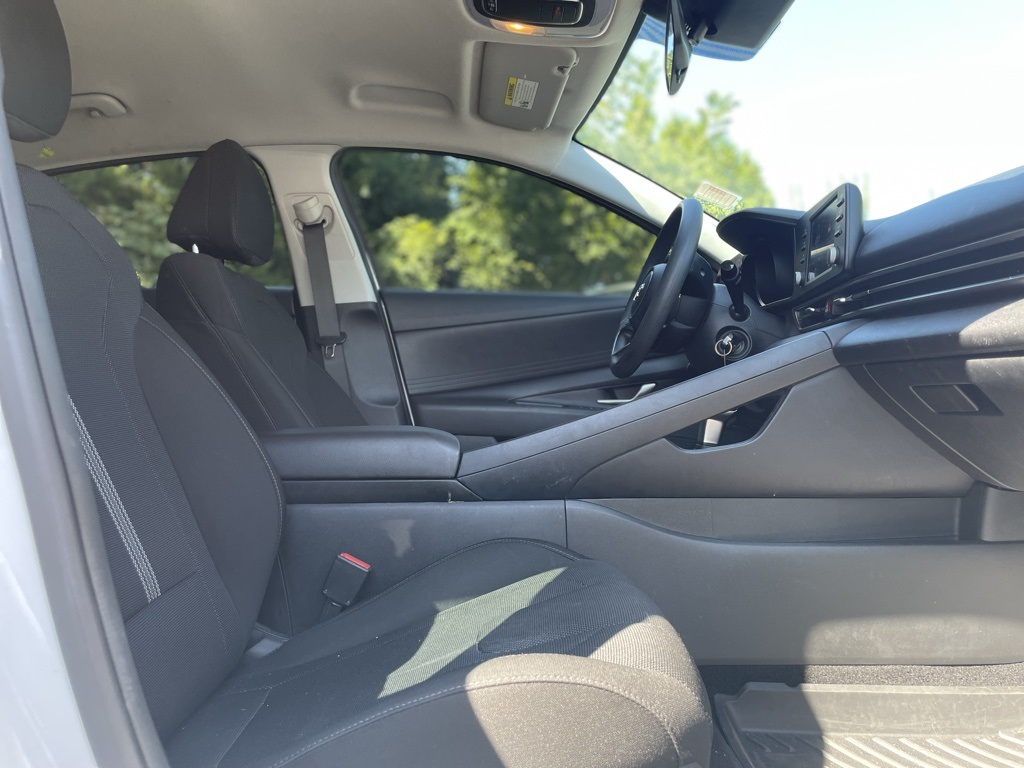 2022 Hyundai Elantra SE photo 15