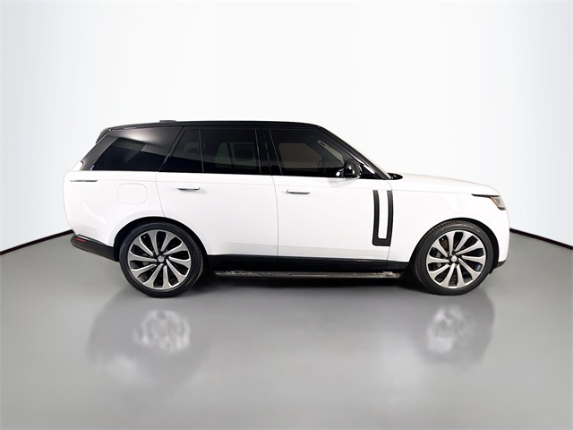 2025 Land Rover Range Rover SE photo 4