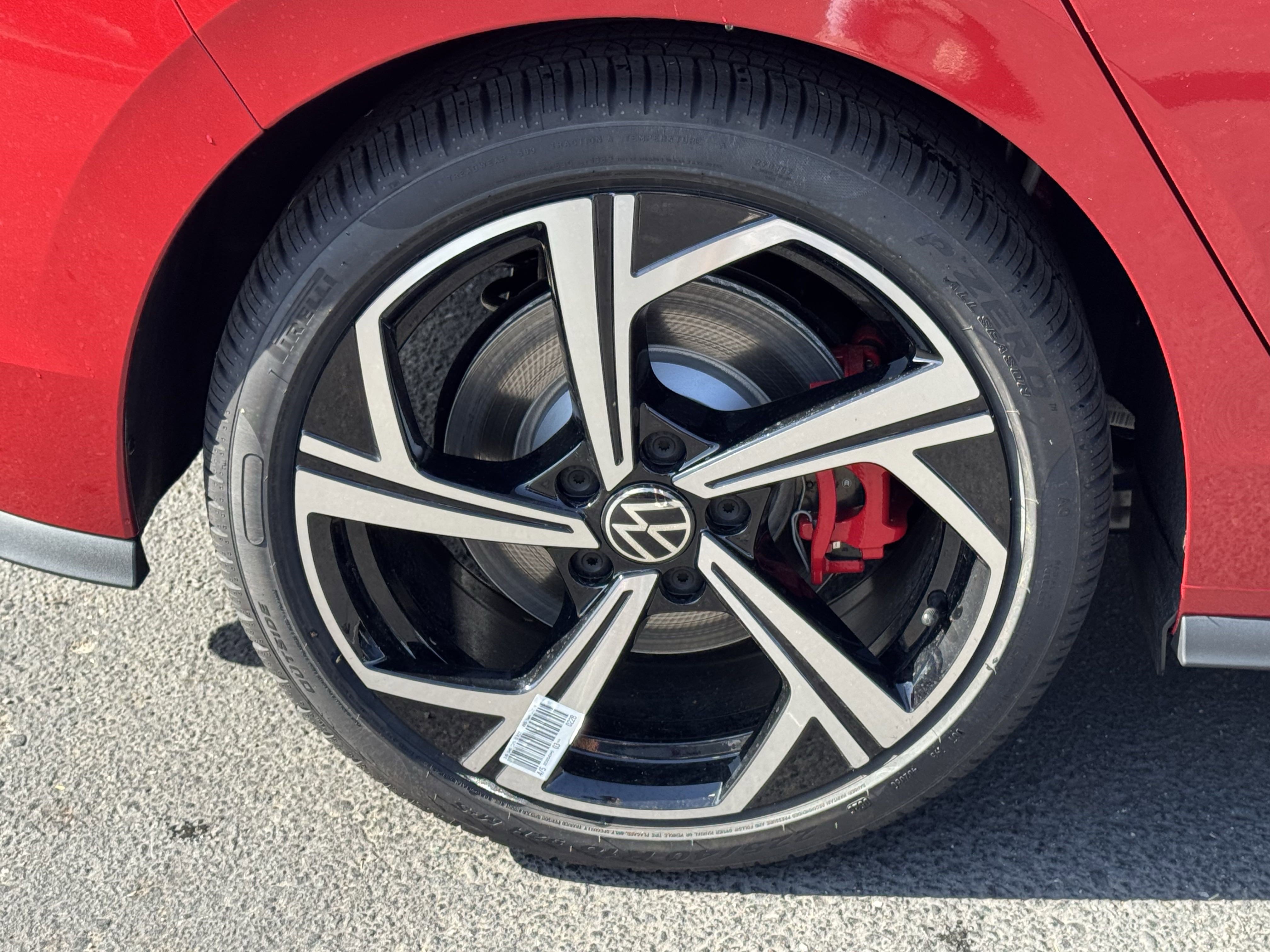 2025 Volkswagen Golf GTI SE photo 2
