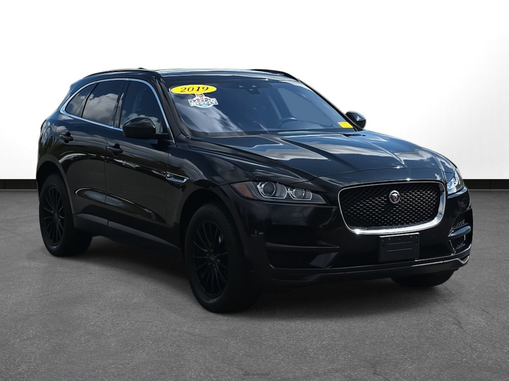 2019 Jaguar F-PACE Prestige photo 2