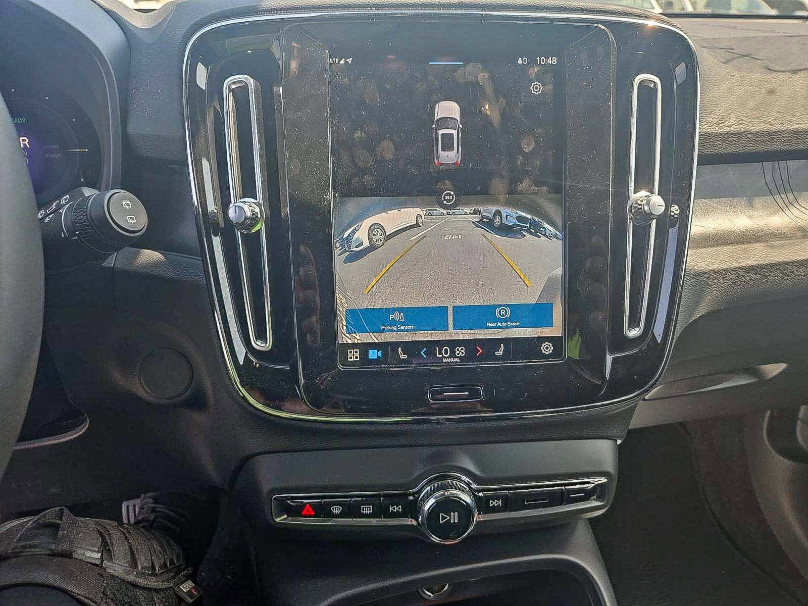 2023 Volvo XC40 Recharge Plus photo 9