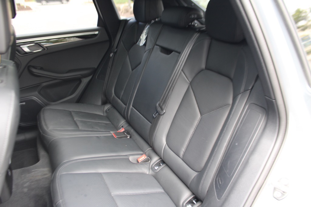 2024 Porsche Macan Base photo 27