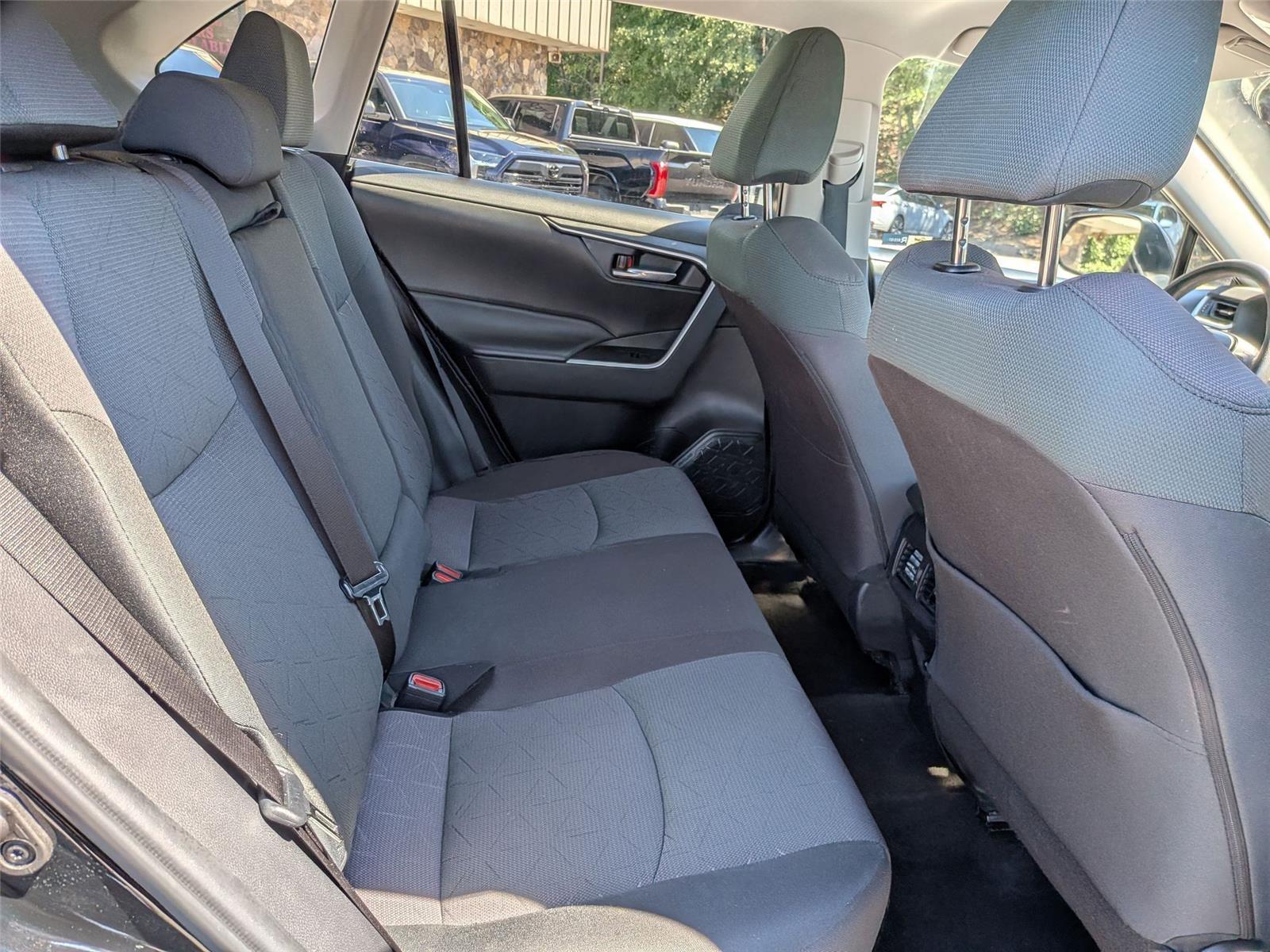 2023 Toyota RAV4 XLE photo 28