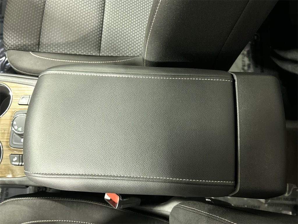 2023 Gmc Acadia SLE photo 22