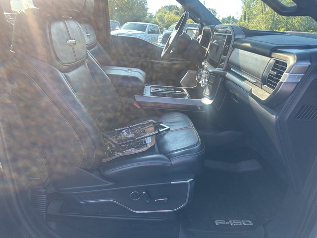 2022 Ford F-150 Platinum photo 28