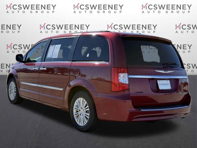 2012 Chrysler Town & Country photo 3