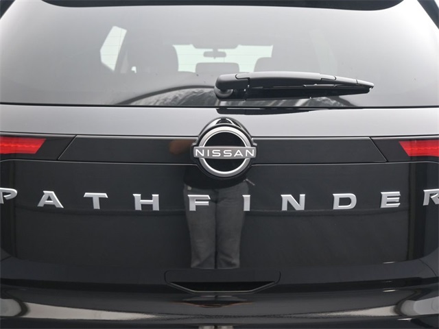 2025 Nissan Pathfinder S photo 12