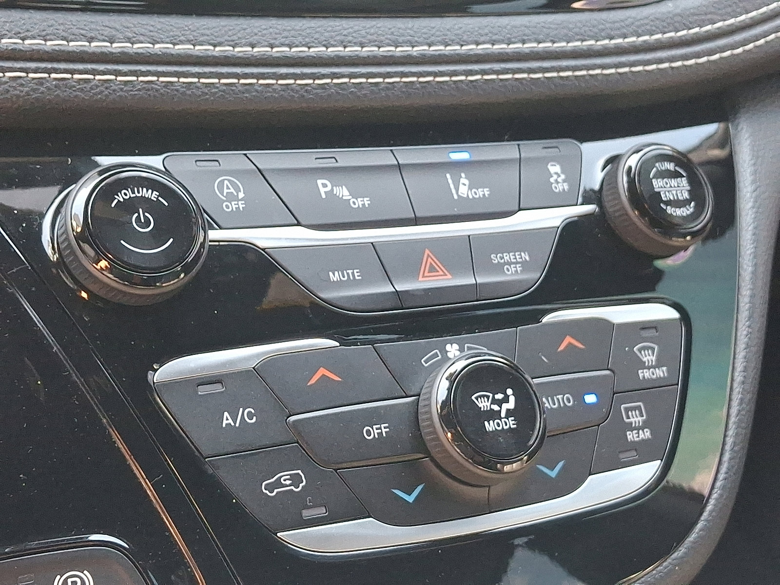 2021 Chrysler Pacifica Touring L photo 18