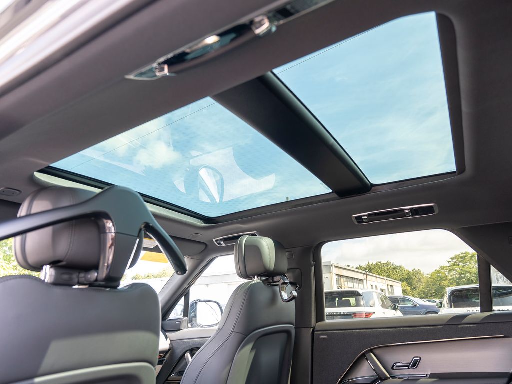 2025 Land Rover Range Rover Sport SE photo 21