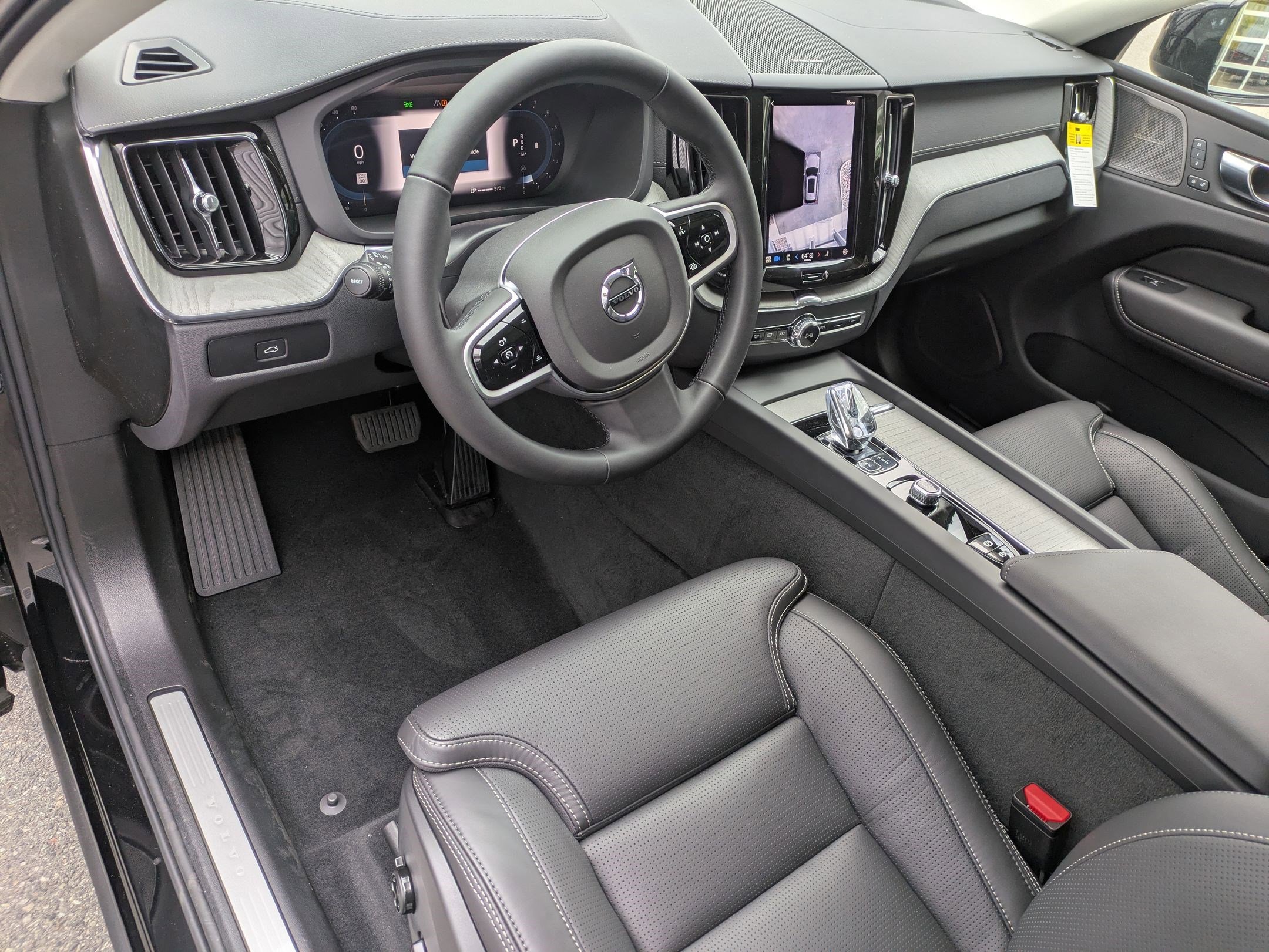 2025 Volvo XC60 photo 6