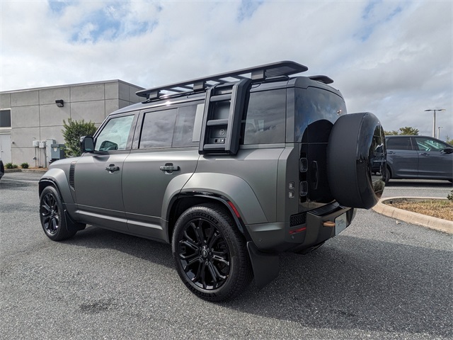 2025 Land Rover Defender 110 V8 photo 4