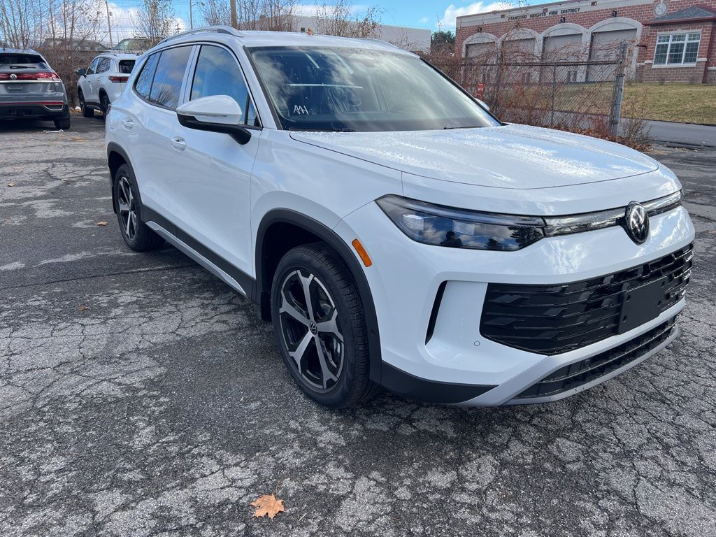 2026 Volkswagen Tiguan SE photo 3