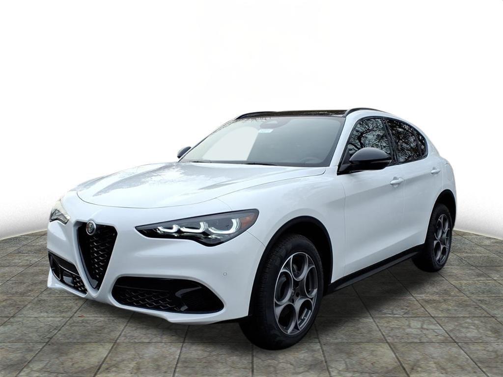 2025 Alfa Romeo Stelvio Base's photo