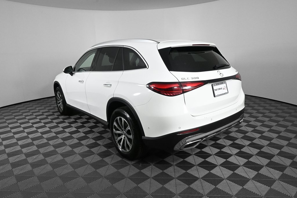 2024 Mercedes Benz GLC 300 4MATIC photo 3
