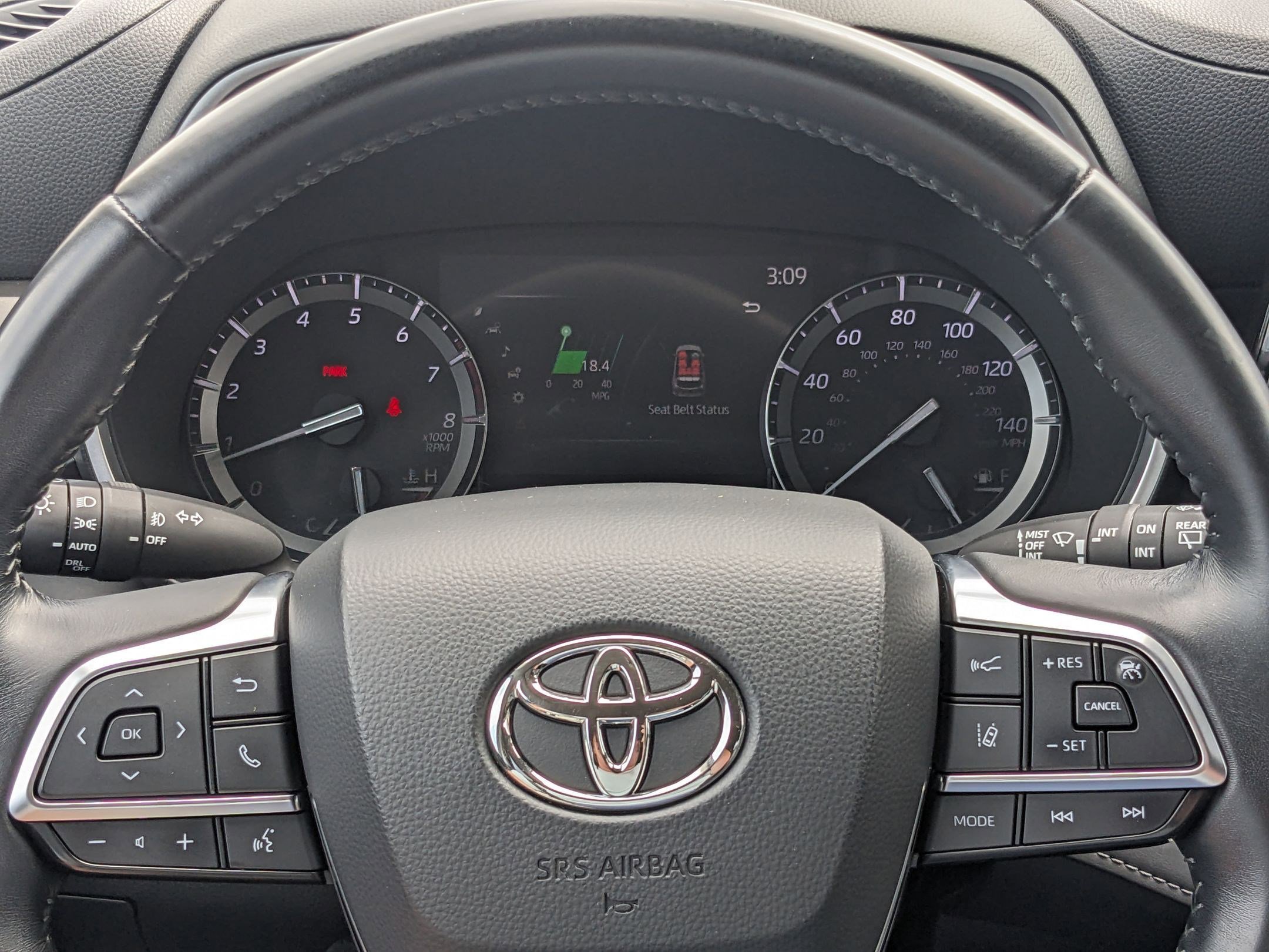 2020 Toyota Highlander XLE photo 10