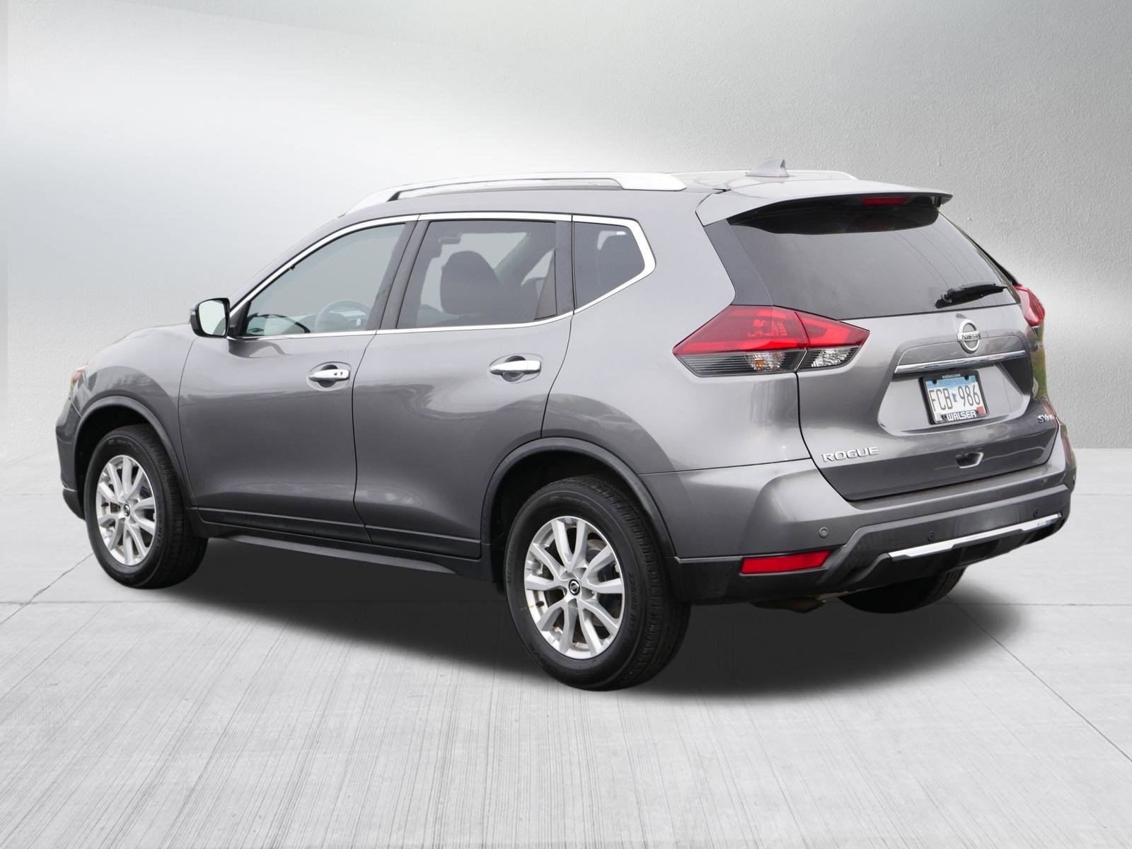 2019 Nissan Rogue SV photo 5