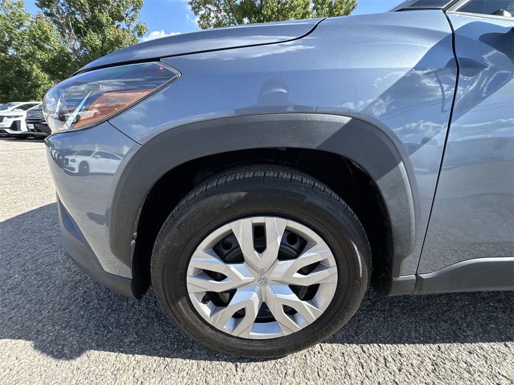 2022 Toyota Corolla Cross L photo 10