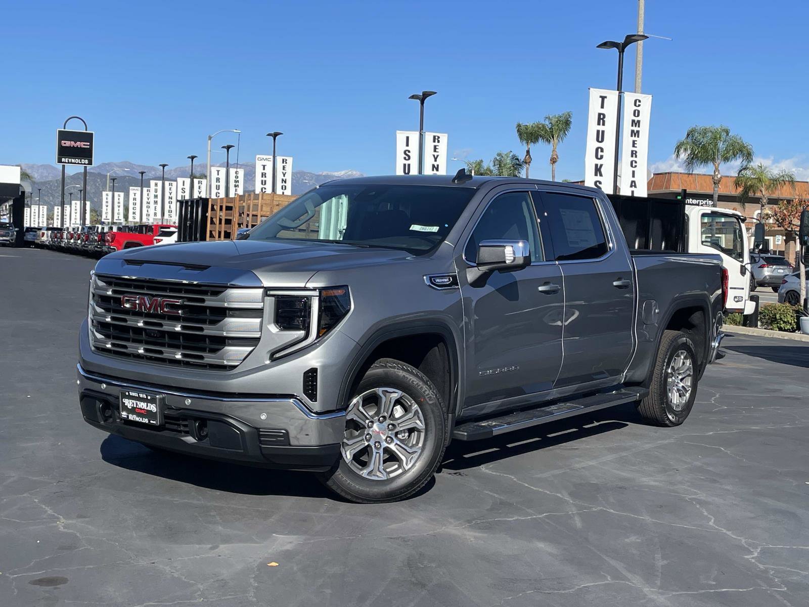 2026 GMC Sierra 1500 SLE's photo
