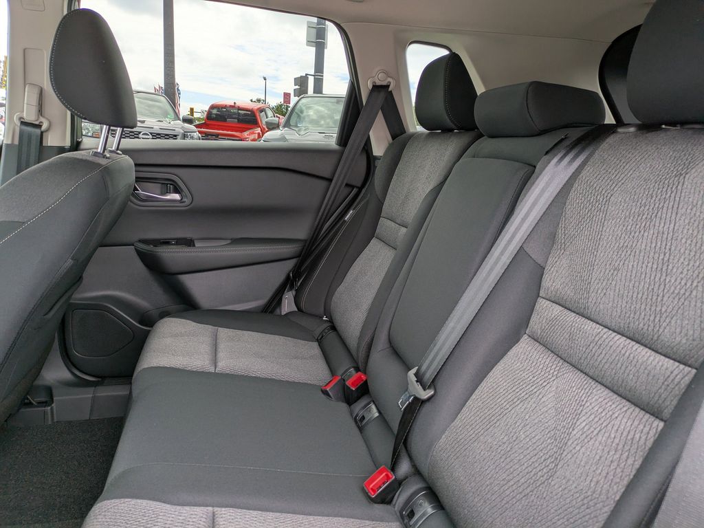 2026 Nissan Rogue SV photo 9