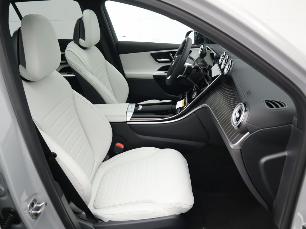 2026 Mercedes Benz GLC 300 photo 18