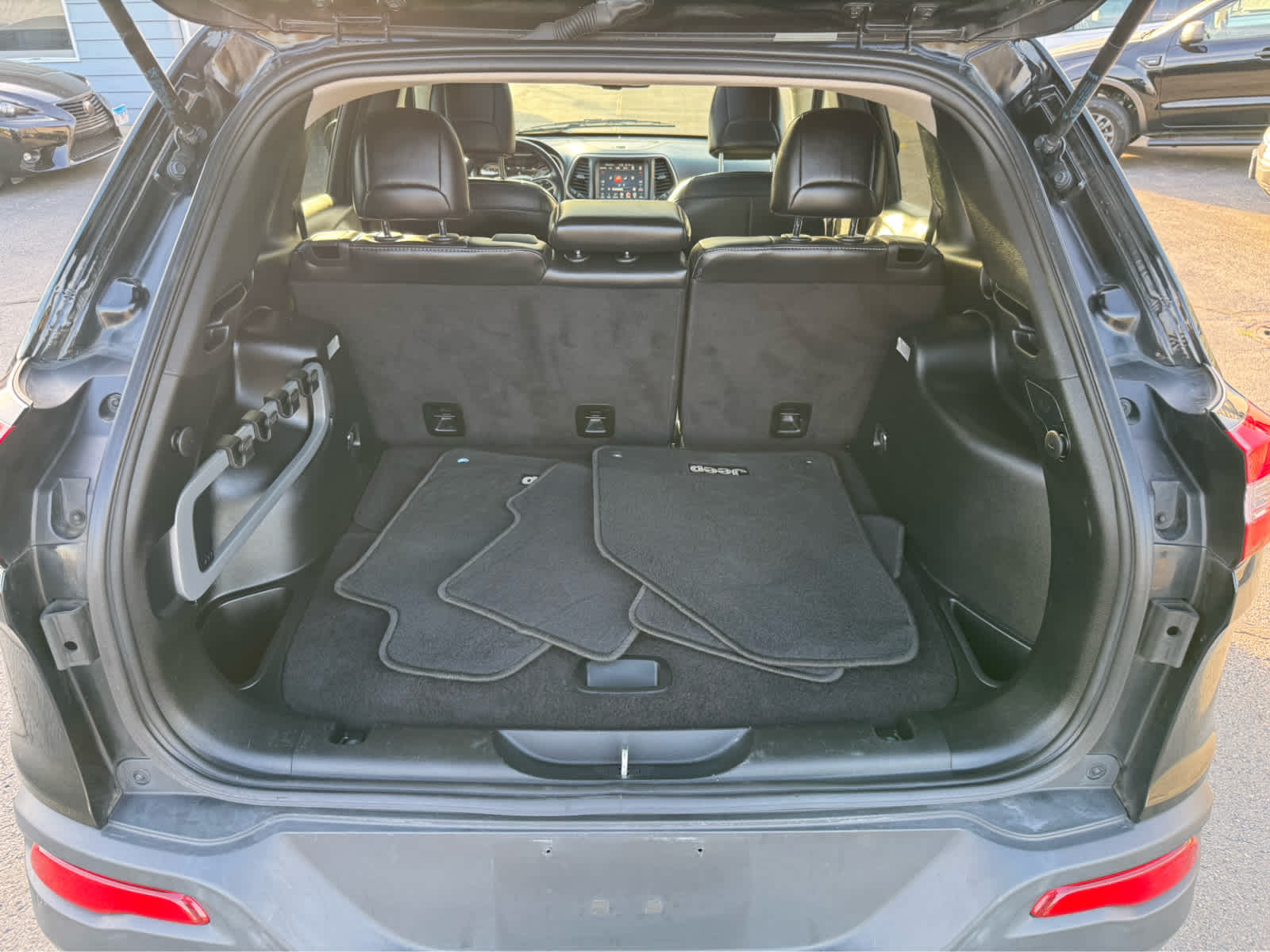 2017 Jeep Cherokee High Altitude photo 16