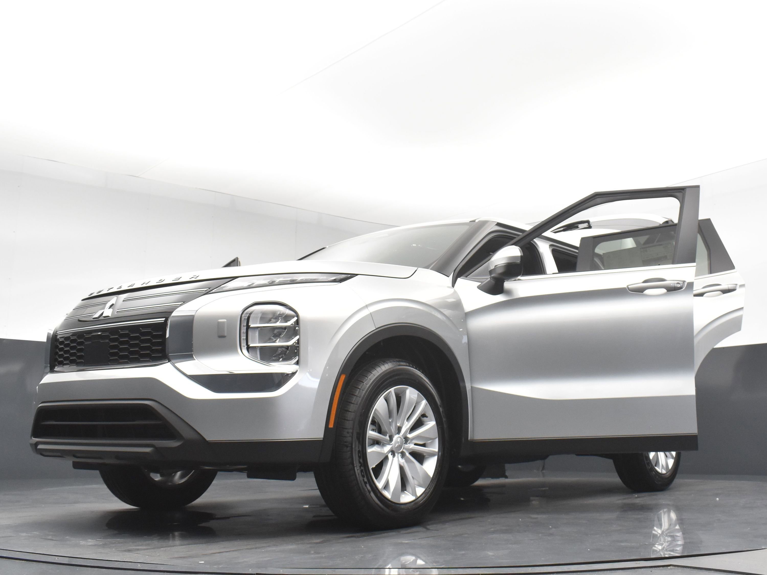 2025 Mitsubishi Outlander ES photo 31