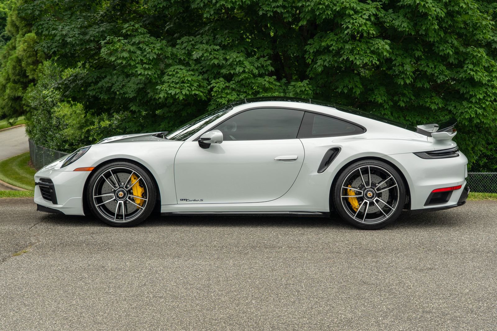 2021 Porsche 911 Turbo S photo 2