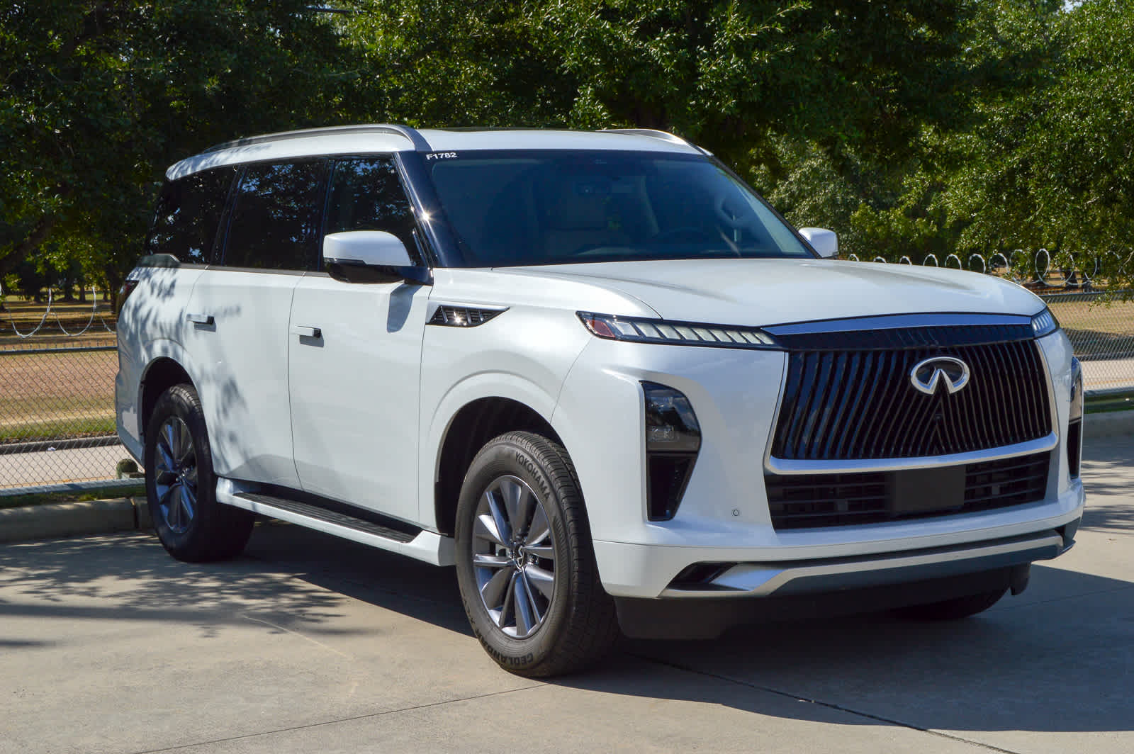 2025 Infiniti QX80 Pure photo 3