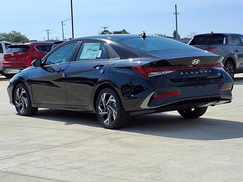 2025 Hyundai Elantra Hybrid Limited photo 2