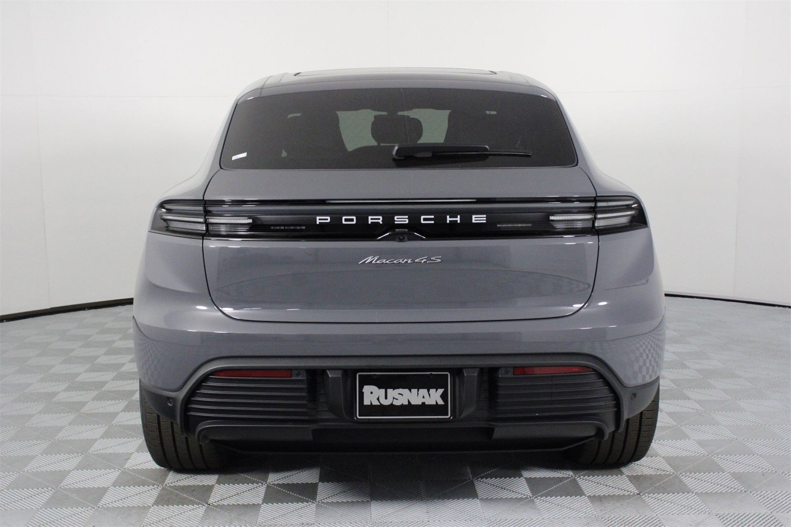 2025 Porsche Macan Electric photo 6